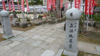 夥しい数のお地蔵さんが集まっています。