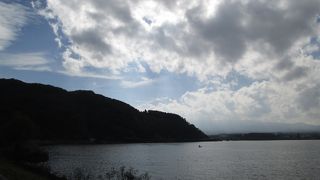 美術館近くの北岸の遊歩道がおすすめ