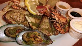 シーフードの盛り合わせが楽しめ、ラザニアが意外な美味しさです