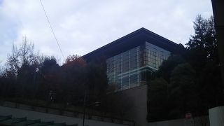 溜池山王から見るととてもきれいな和風の迎賓館という感じです