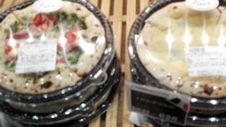 イートインもできるサンドイッチ、ピザの豊富なおしゃれパン屋さん