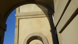 アルノ川に架かる２階建ての橋