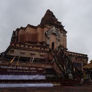 格式高いエメラルド仏がある寺院