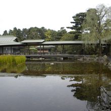 庭園。古来からの伝統「庭屋一如」の思想を具現化したとか。