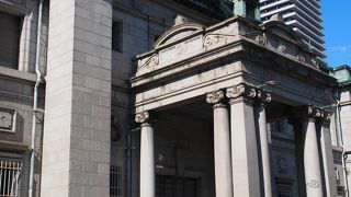 重厚なレトロ建築です