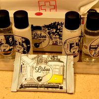 イラストが可愛いアメニティ。バスタブもありのお部屋でした。