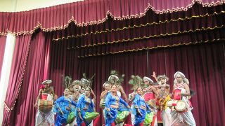 伝統舞踊の最後はファイアーダンスが！