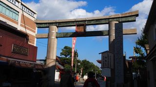 なぜかなじんでいる鳥居