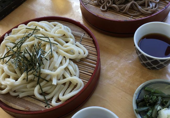 山頂駅近くの食堂