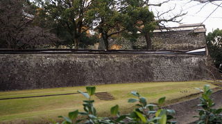 復旧が待たれる熊本城の長塀