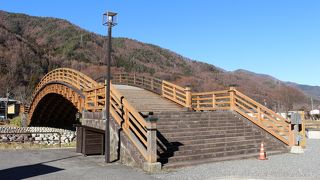 立派な橋ではあるのですが・・・