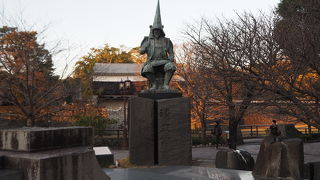 観光客の撮影スポット『加藤清正公像』