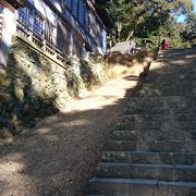 上げ馬神事が有名な神社です。