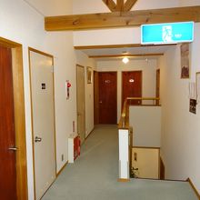 ２階に８部屋があり、ちょっと狭いかな？