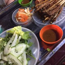 通りにある焼き鳥やさん