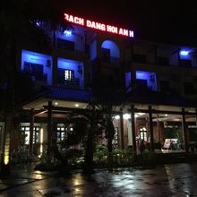 角にあるバッチダンホテル