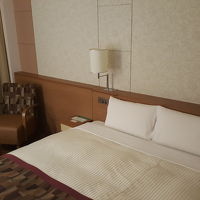 ベッドは大きい。