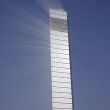 太陽の陽を浴びるポートタワー