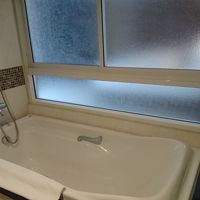 バスタブと隣の部屋