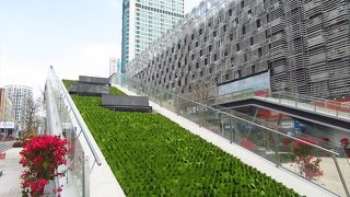 （深セン）華強北路がリニューアルオープンし明るい印象に