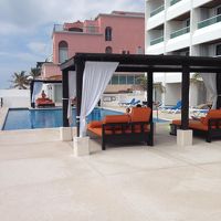 小さいながらもプールもあります