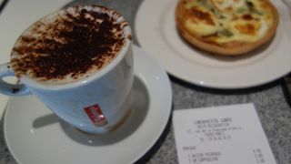 買い物中の休憩に利用しました