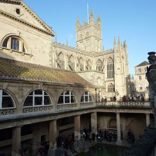ローマンバスからも寺院の姿が見えます