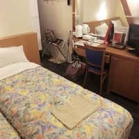 部屋の設備は一般的なビジネスホテルと同じですね。