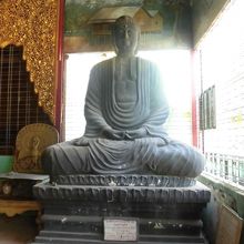 日本から寄贈された仏像
