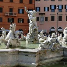 彫像はそれぞれ見ていておもしろい。