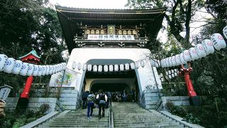 参道の急階段にある竜宮城