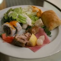 エグゼクティブラウンジの夕軽食、アルコールも込み