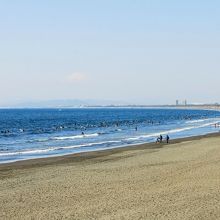富士山も見渡せる湘南の西浜海水浴場