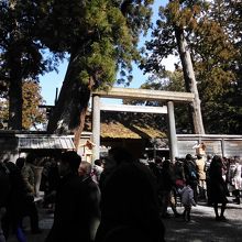 正宮の方に向かって進みます