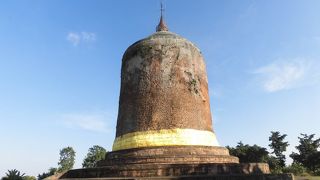 造りが円筒形の仏塔