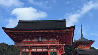 美しく堂々たる楼門