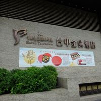 ショッピングモールを併設しています。