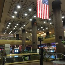 地下ホームへの入口