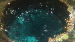 幻想の極み…湧水は必見。