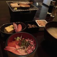 朝食ビュッフェ～自作海鮮丼。