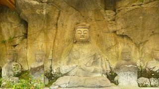 古園石仏の大日如来坐像の表情がやさしい