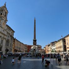 中央付近が特に人が多い。