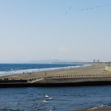 引地川河口部から西に広がる鵠沼海水浴