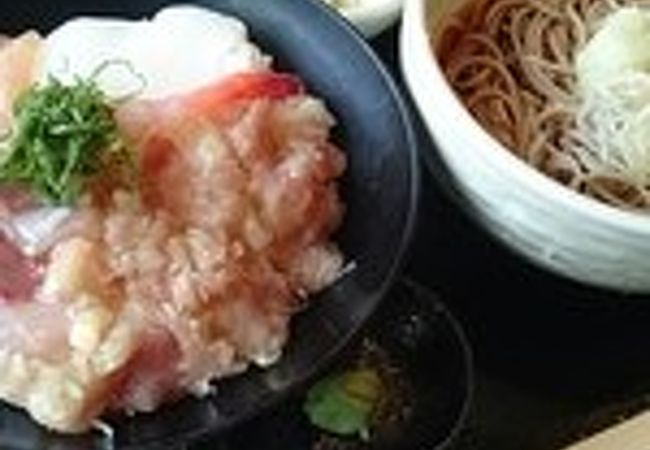 落ちついた雰囲気で食すランチ