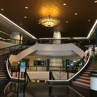 入ってすぐのロビー