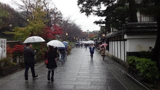 賑わいの中にもしっとりとした趣もある通り。