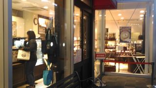 どのパンも美しい！2階はイートイン