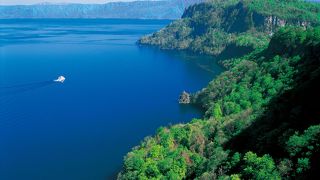 世界最大の二重カルデラ湖