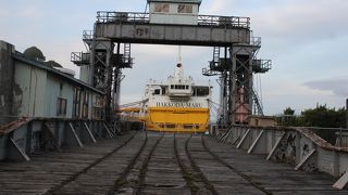 鉄道車両が多く展示されている