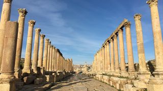 陽を浴びた列柱は美しい